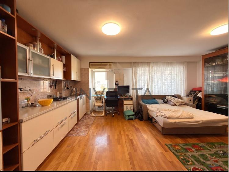 Apartament cu 3 camere semidecomandat, mobilat în Mărăști