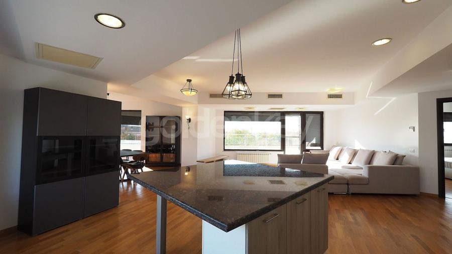 Apartament cu 4 camere decomandat, mobilat în Herăstrău