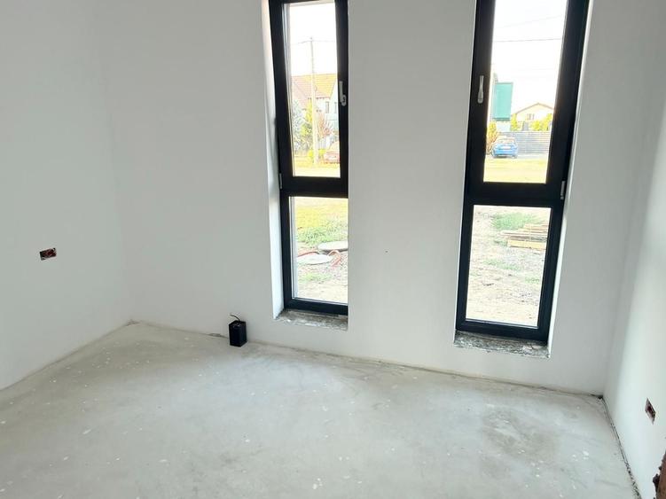 Duplex cu 4 camere cu Canalizare în Dumbrăvița