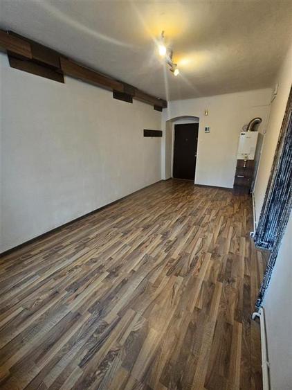 Apartament cu 2 camere nedecomandat în 15 Noiembrie