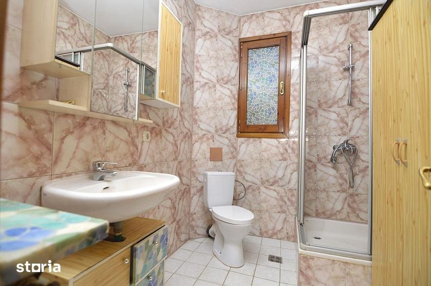 Casă cu 8 camere cu Teren 350 Mp în Gara de Nord