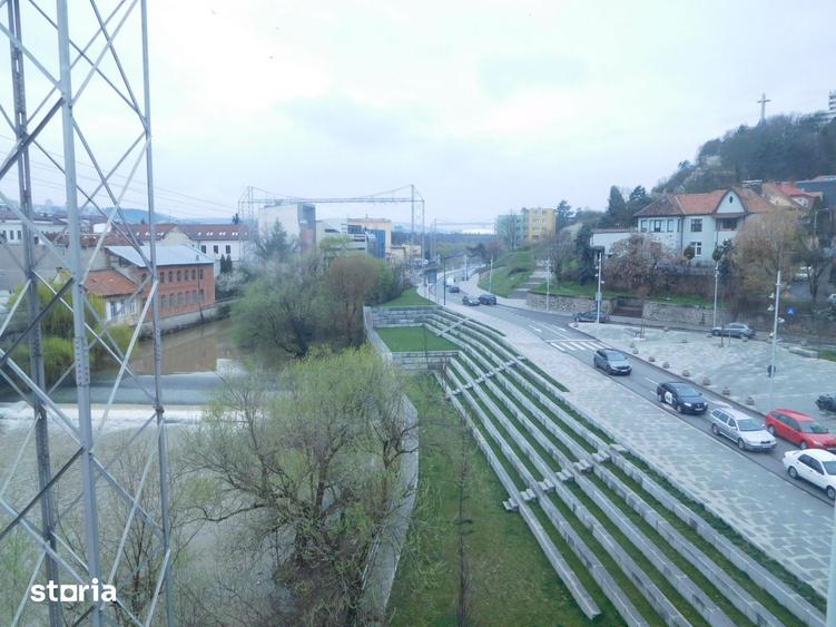 Apartament cu 4 camere în Central