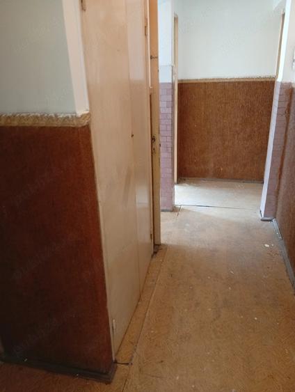 Apartament cu 3 camere semidecomandat în Malu Roșu