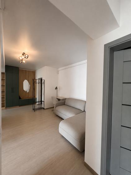 Apartament cu 3 camere semidecomandat în Sud
