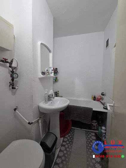 Apartament cu 3 camere semidecomandat în Babadag