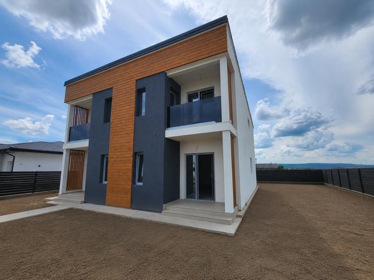 Duplex cu 3 camere cu Canalizare în Miroslava