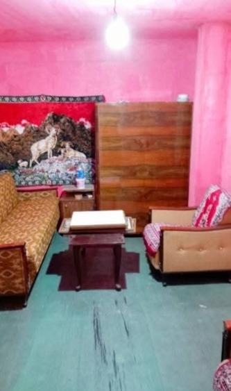 Casă cu 3 camere cu Teren 10300 Mp în Central
