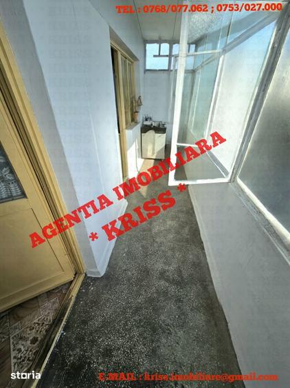 Apartament cu 3 camere decomandat în Craiovei