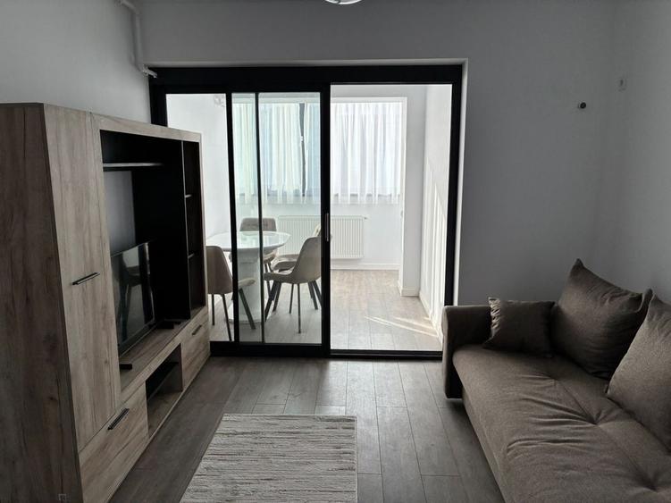 Apartament cu 3 camere decomandat în Fundeni