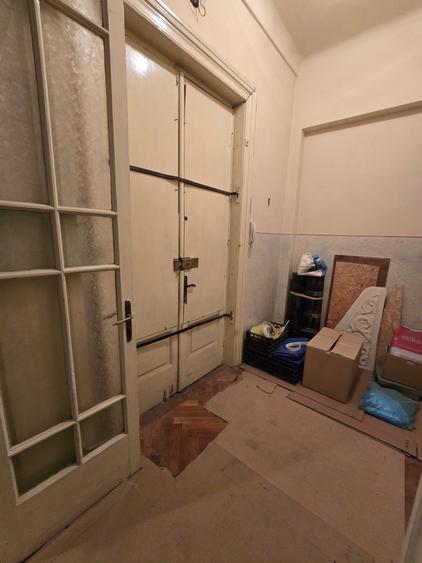 Apartament cu 4 camere semidecomandat în Armeneasca
