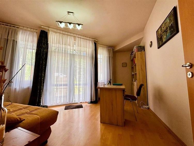 Casă individuală cu 10 camere cu Piscina în Malul Ursului