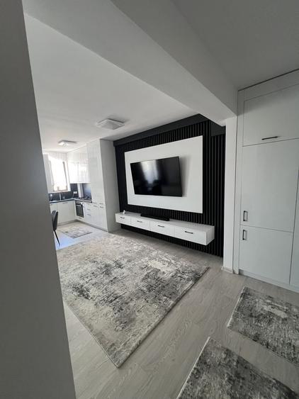 Apartament cu 3 camere nedecomandat în Satu Nou