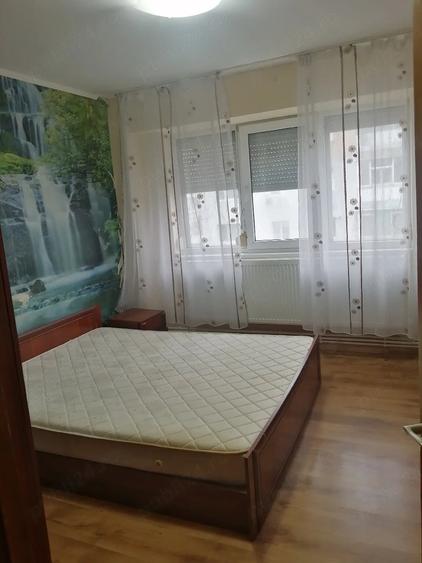 Apartament cu 4 camere decomandat în Viziru 3