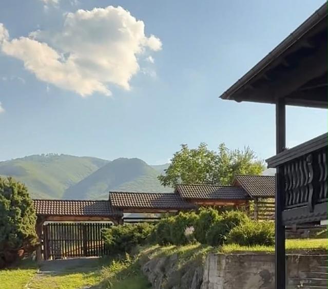 Casă individuală cu 5 camere cu Canalizare în Sadu