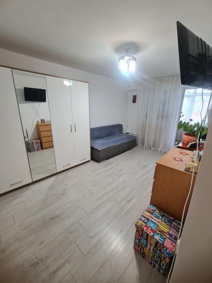 Vind 4camere decomandat etaj 1 anghel salygni - 3