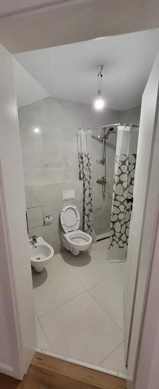 Apartament cu 4 camere decomandat în Telegrafului