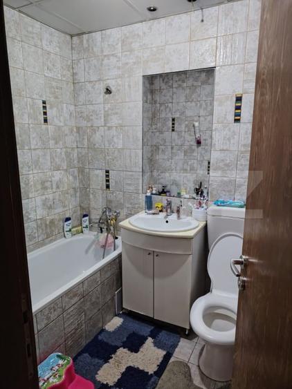 Apartament cu 2 camere semidecomandat, mobilat în Cloșca