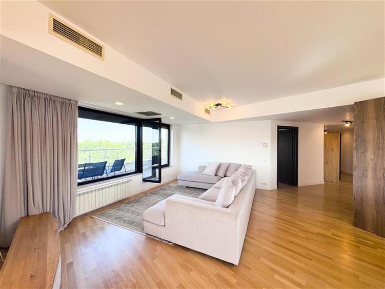 Apartament cu 4 camere decomandat, mobilat în Herăstrău