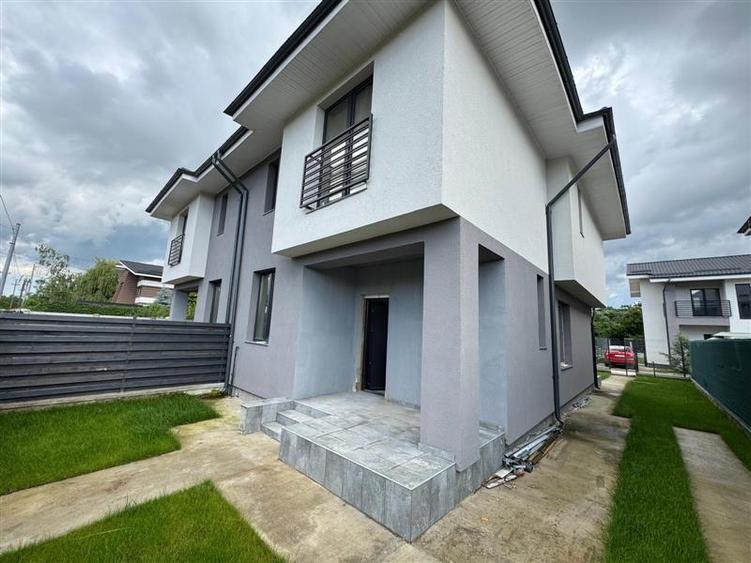 Casă cu 4 camere cu Canalizare în Ferme