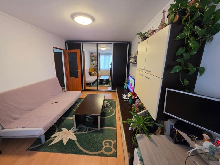 Apartament cu 2 camere decomandat în Baba Novac