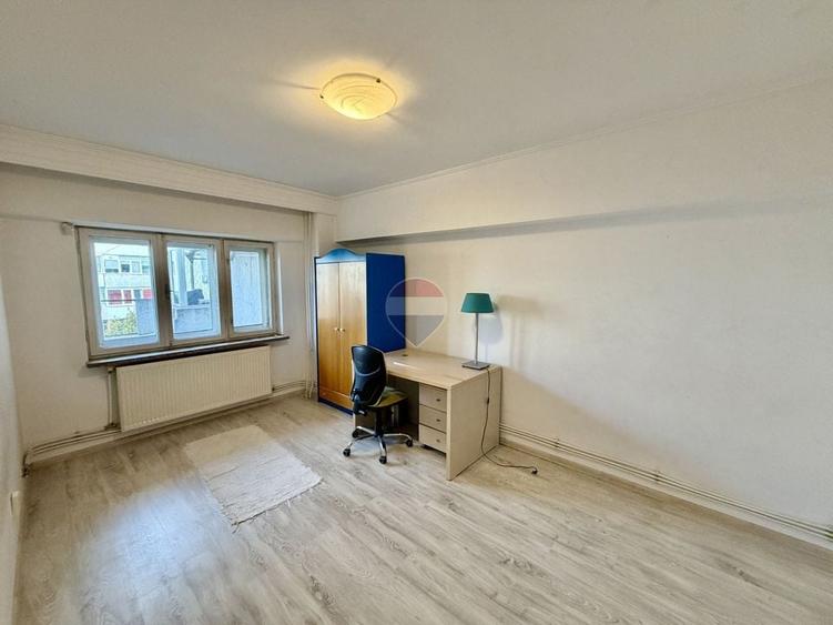 Apartament cu 3 camere decomandat în Central