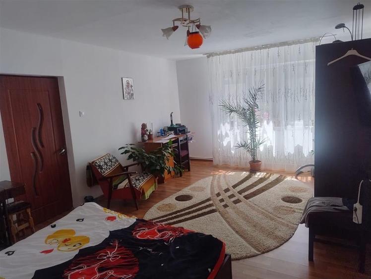 Casă cu 3 camere cu Teren 385 Mp în Central