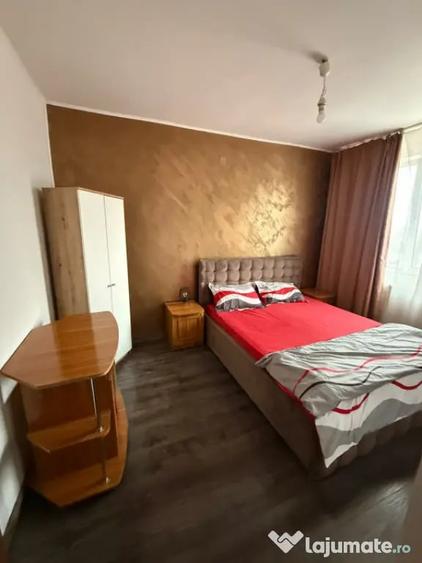 Apartament cu 3 camere semidecomandat în Nord