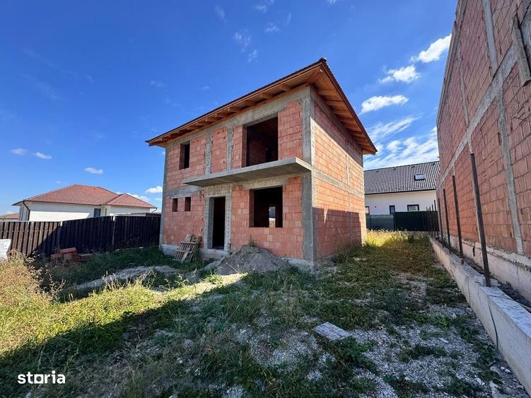 Casă cu 4 camere decomandat cu Teren 300 Mp în Șura Mică