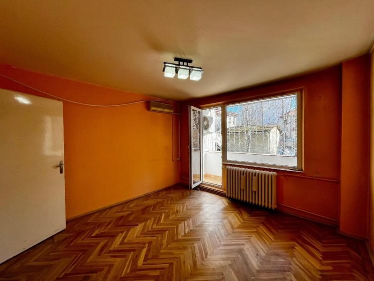 Apartament cu 4 camere decomandat în Central