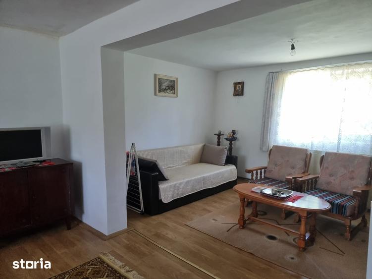 Casă cu 2 camere cu Teren 612 Mp în Moroeni