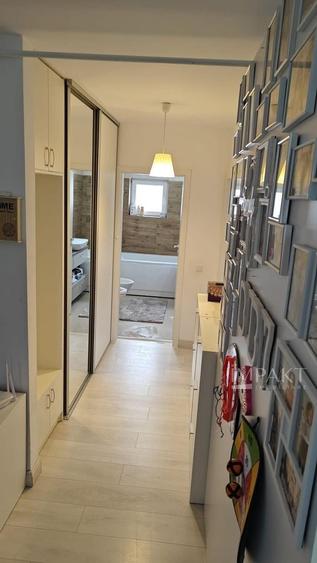 Apartament cu 3 camere semidecomandat în Europa