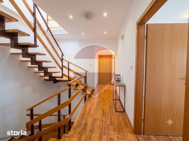 Casă cu 5 camere cu Teren 279 Mp în Central
