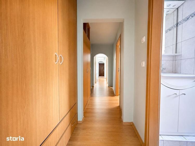 Apartament cu 3 camere semidecomandat în Central
