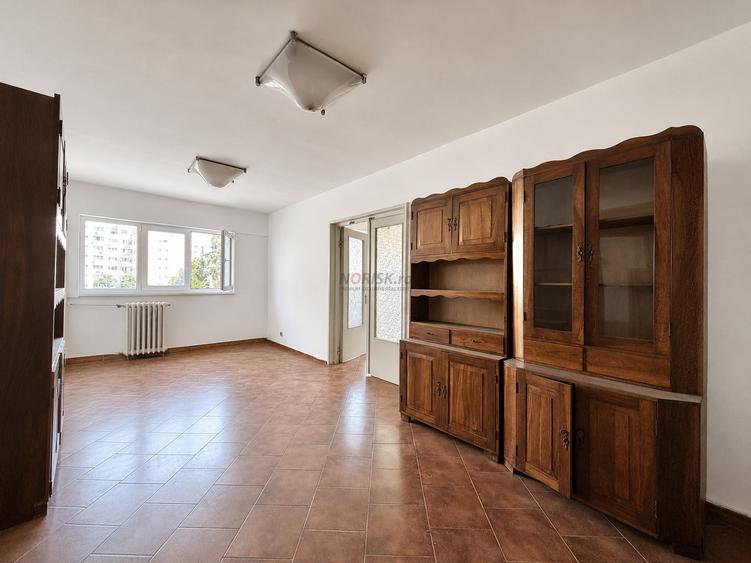 Apartament cu 3 camere semidecomandat în Gorjului