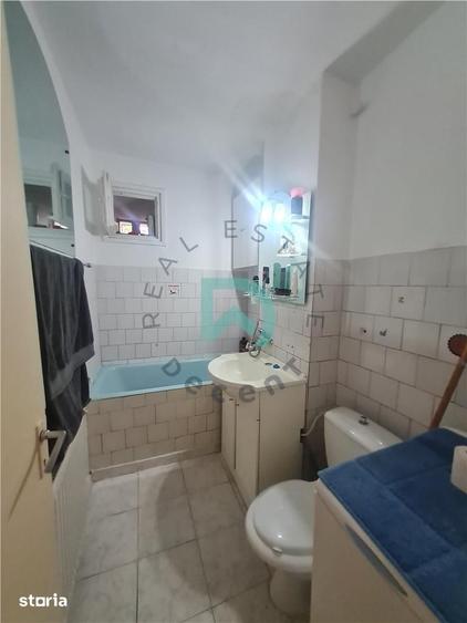 Apartament cu 3 camere semidecomandat în Astra