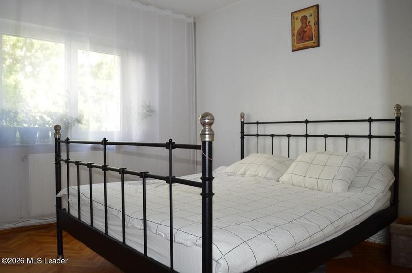 Apartament cu 3 camere decomandat, mobilat în Popa Șapcă