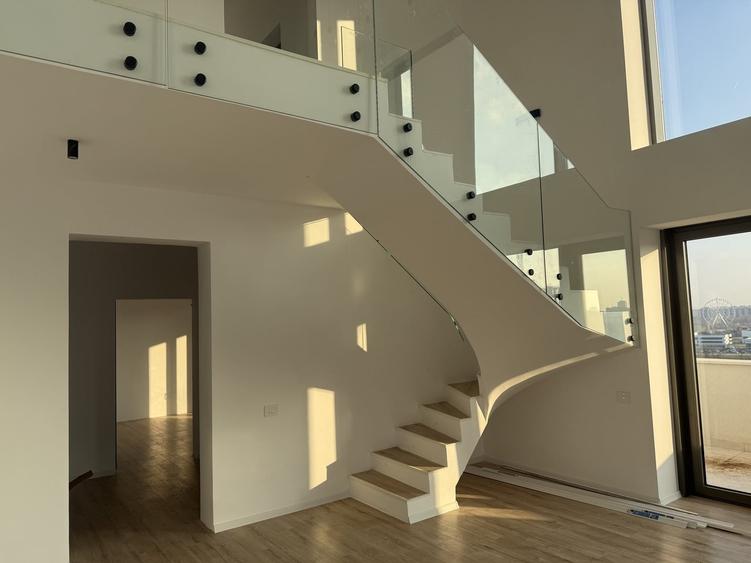 Apartament cu 4 camere decomandat în Barbu Văcărescu