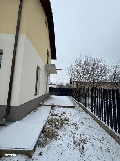 Casă cu 4 camere decomandat cu Canalizare în Popas Păcurari