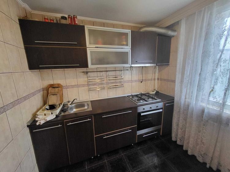 Apartament cu 4 camere decomandat în Mărăței