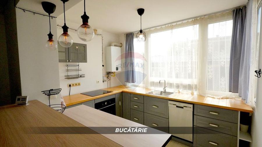 Apartament cu 3 camere decomandat în Central