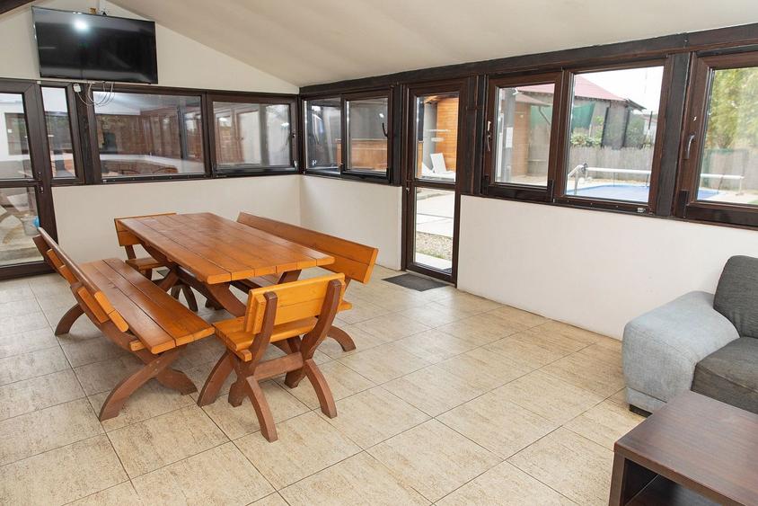 Casă individuală cu 11 camere cu Piscina în Apateu