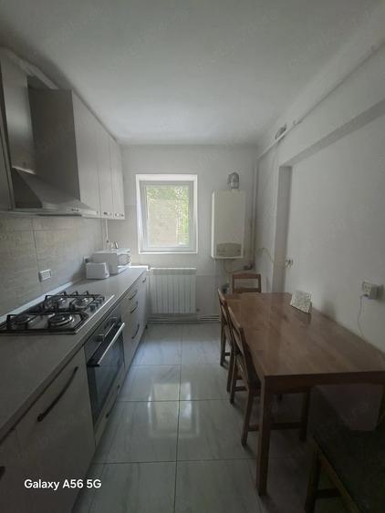 Apartament cu 4 camere decomandat în Central
