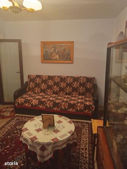 Apartament cu 3 camere semidecomandat în Micro 14