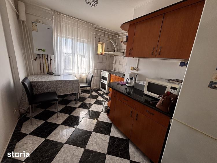 Apartament cu 3 camere decomandat în Găvana