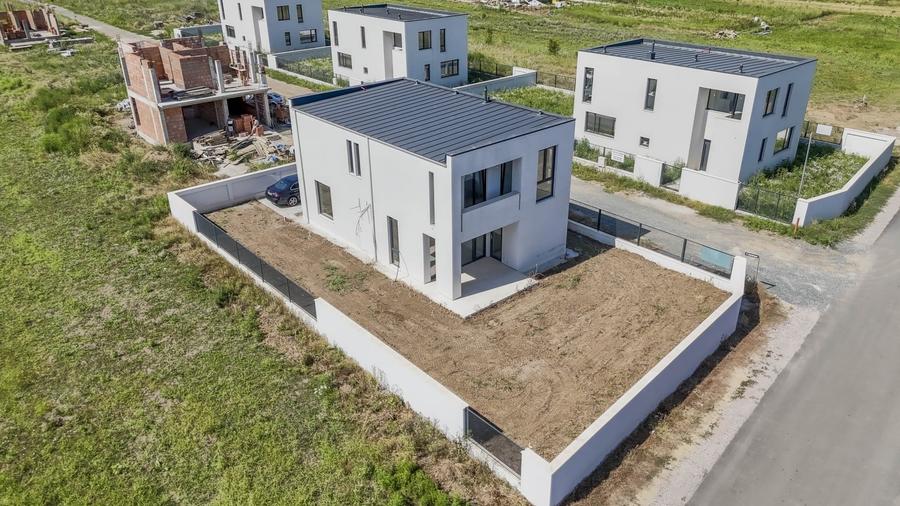 Casă individuală cu 5 camere cu Canalizare în Brănești