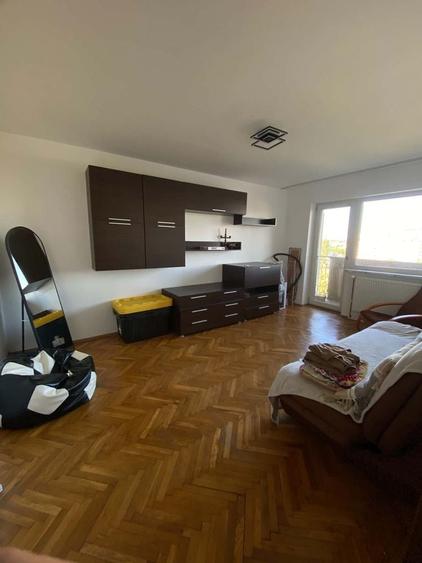 Apartament cu 2 camere decomandat în Calea București