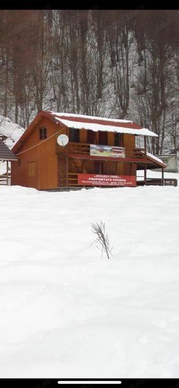 Teren de 5500 mp, în Cerna-Sat