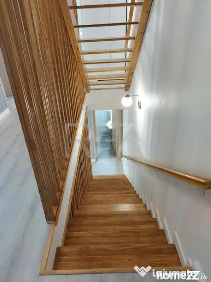 Casă cu 7 camere cu Teren 255 Mp în Titan