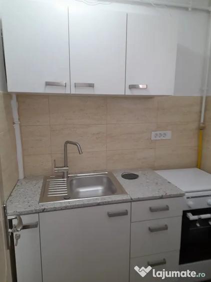Garsonieră decomandată în Micro 17
