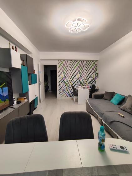 Apartament cu 4 camere decomandat, mobilat în Brâncoveanu
